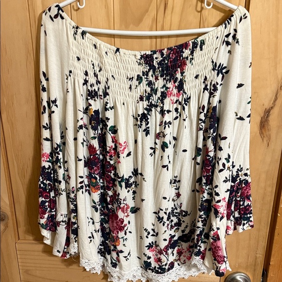 LUQ Floral Print Women's Top - Picture 3 of 5